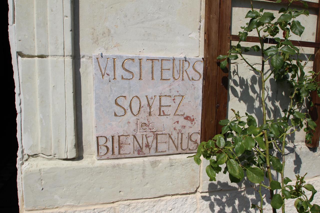 Domaine Des Roses Acomodação com café da manhã Vaudelnay Exterior foto